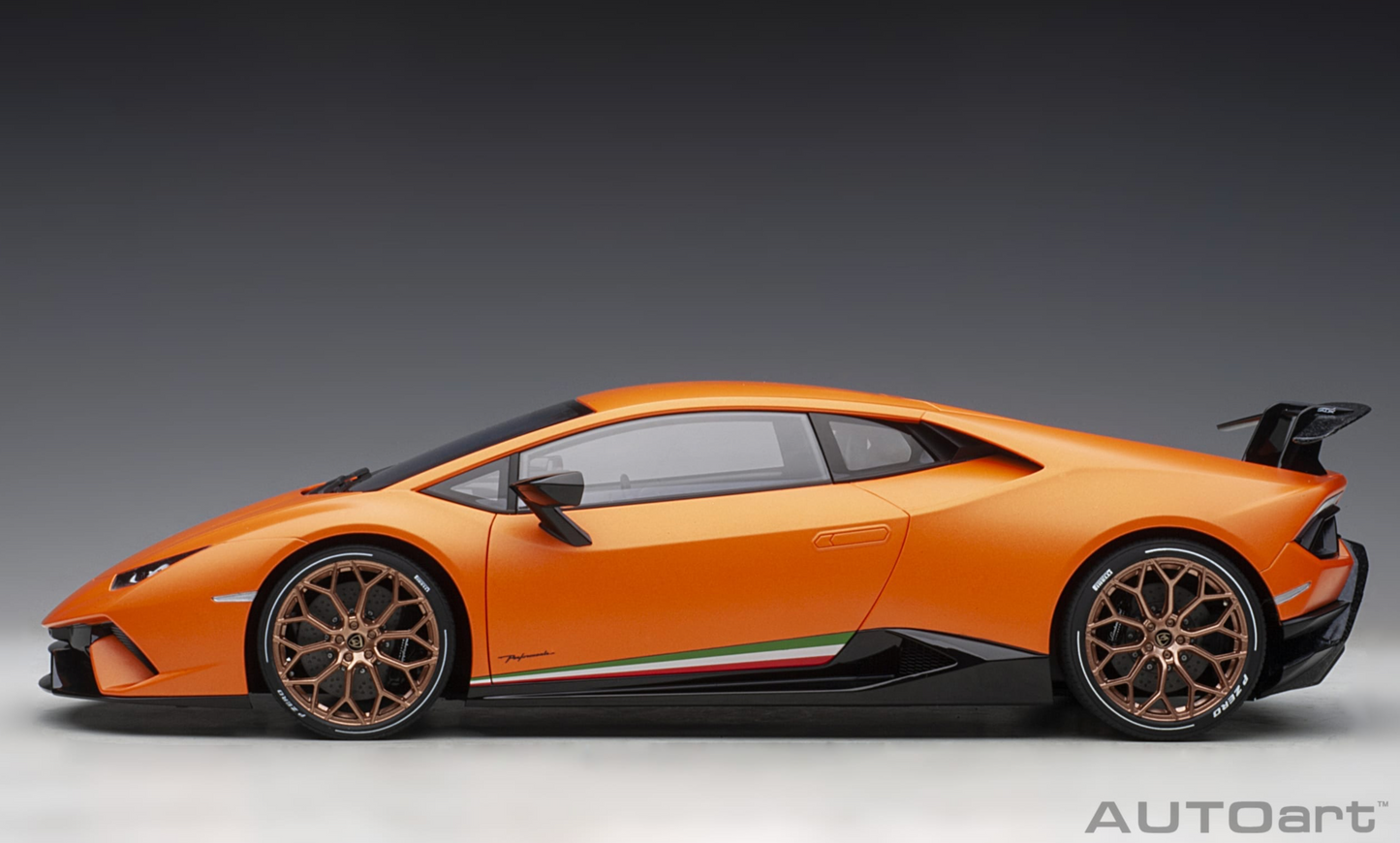 AutoArt 1:12 Lamborghini Huracán Performante (Arancio Anthaeus)