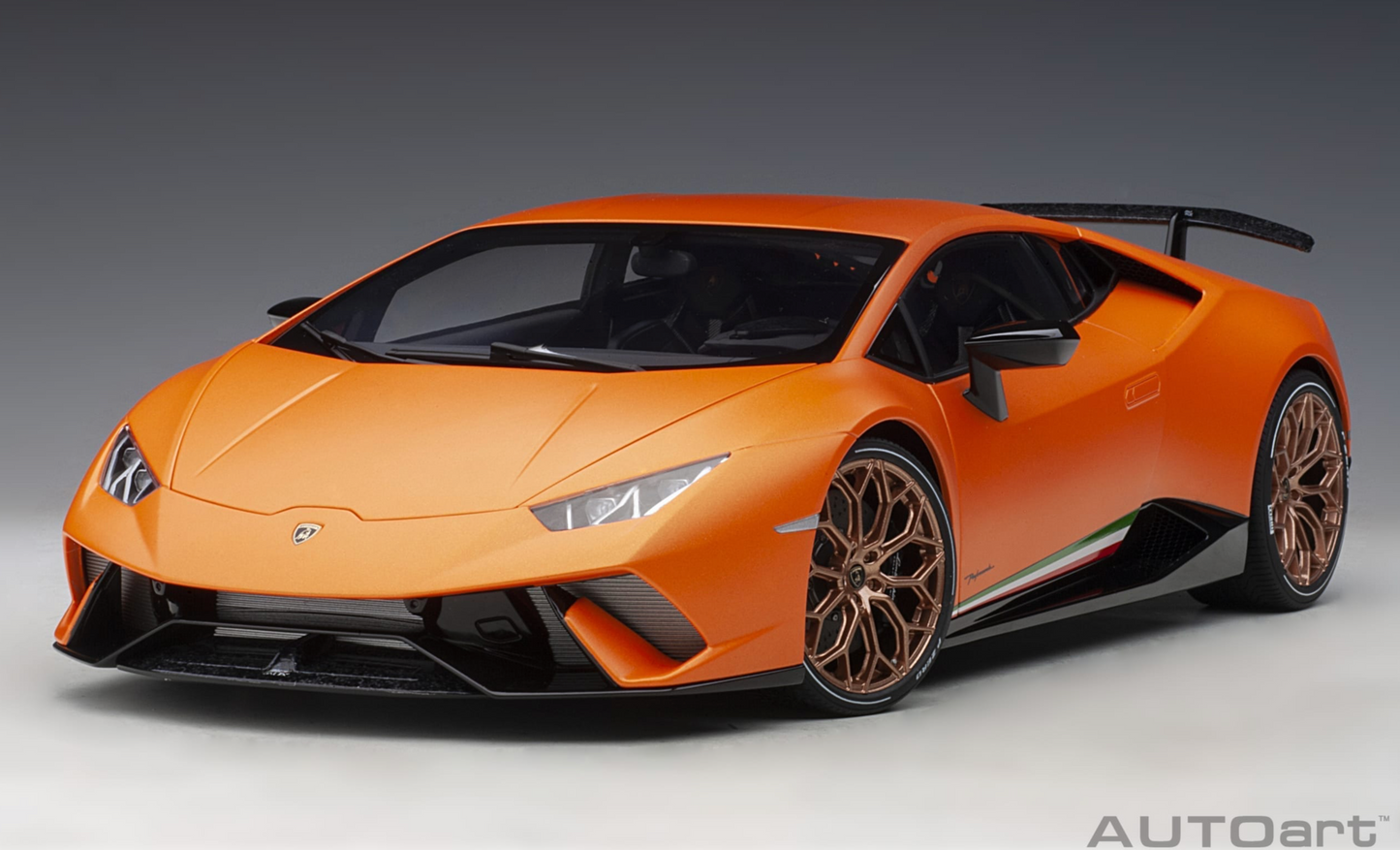 AutoArt 1:12 Lamborghini Huracán Performante (Arancio Anthaeus)