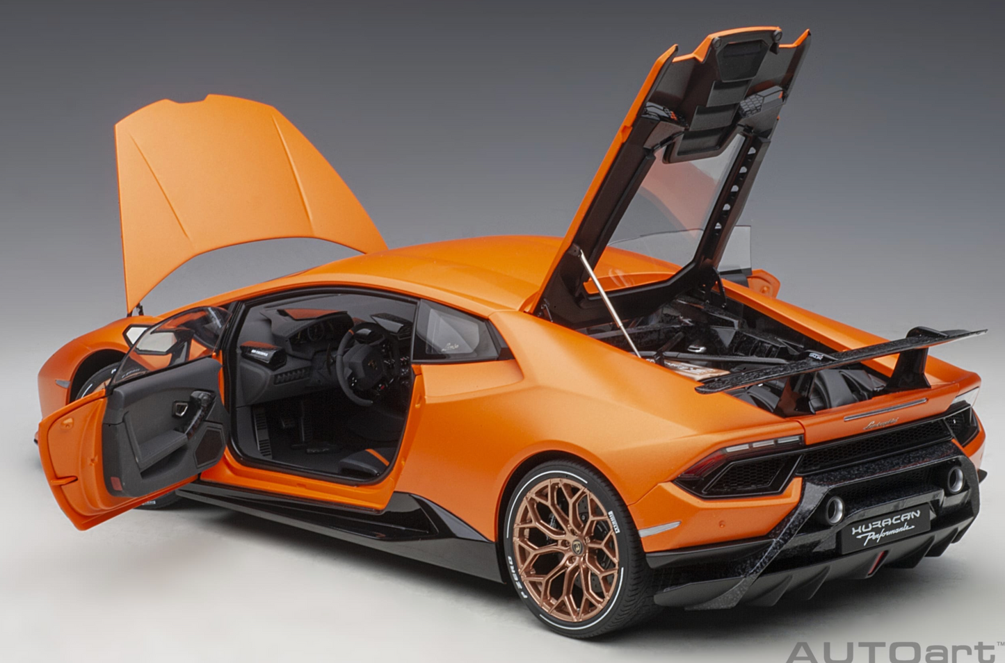 AutoArt 1:12 Lamborghini Huracán Performante (Arancio Anthaeus)