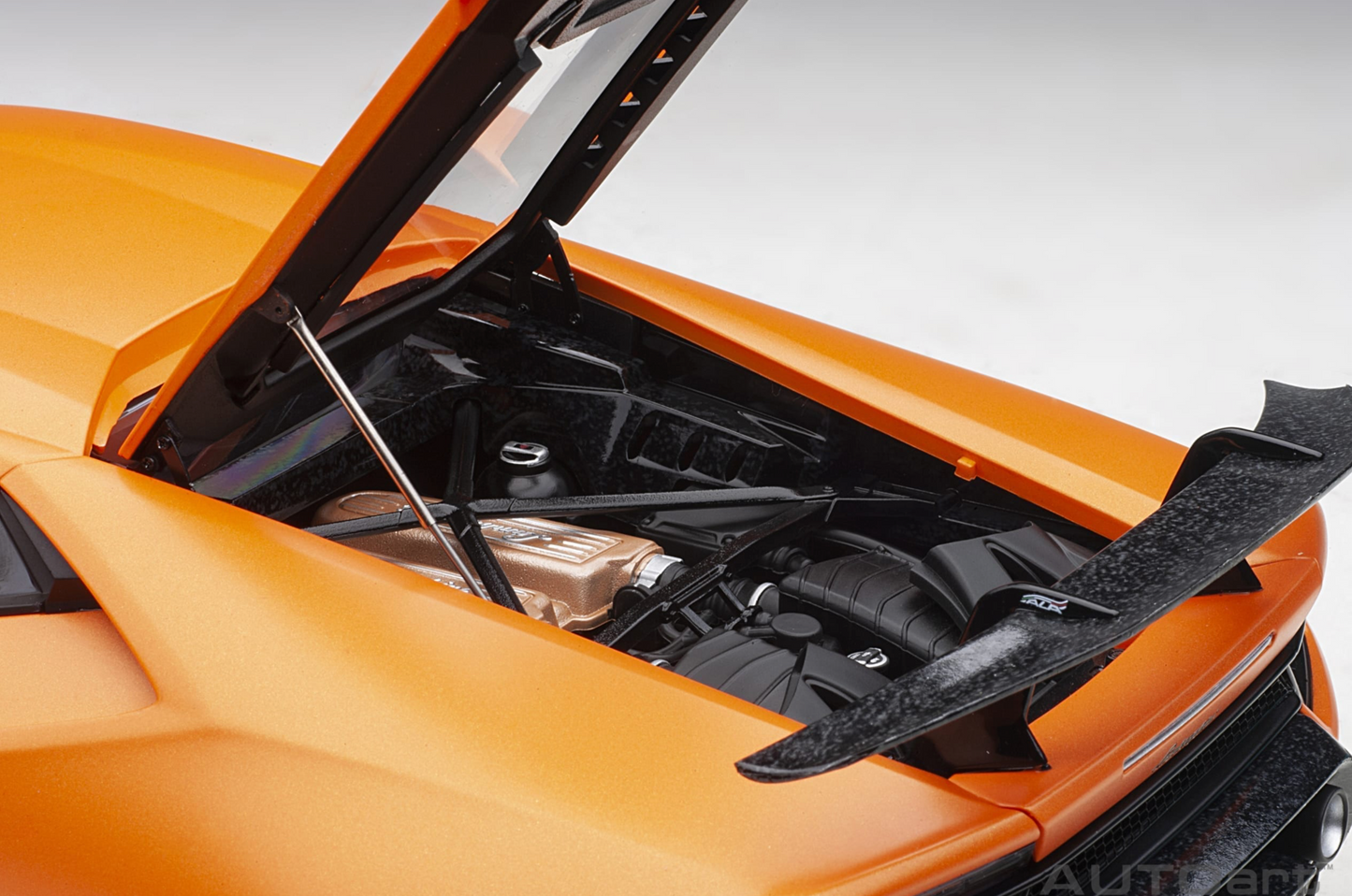 AutoArt 1:12 Lamborghini Huracán Performante (Arancio Anthaeus)