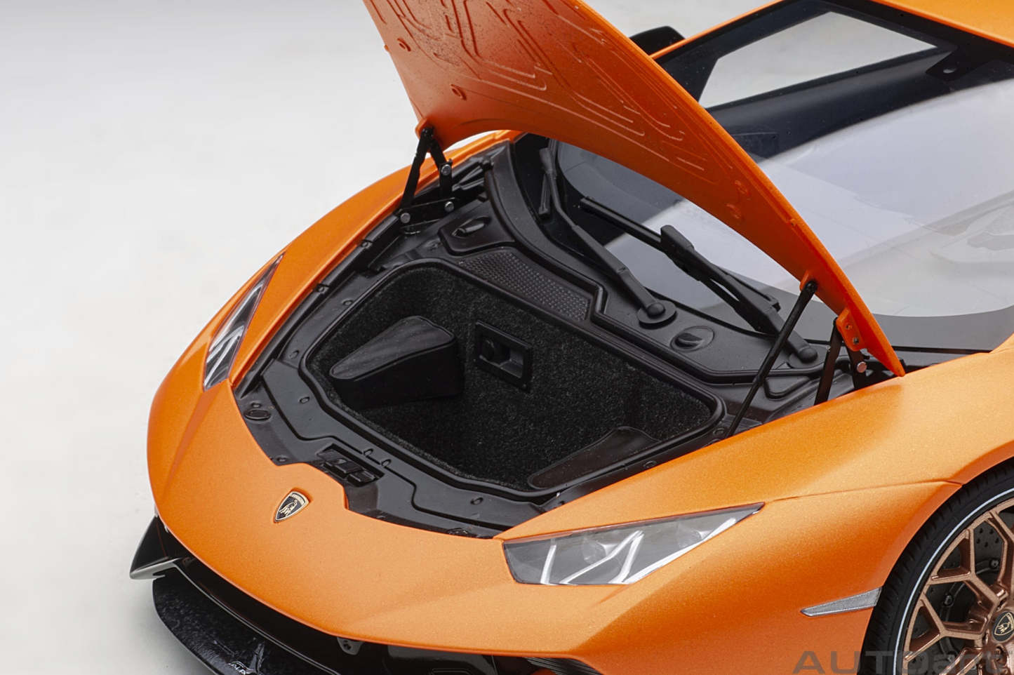 AutoArt 1:12 Lamborghini Huracán Performante (Arancio Anthaeus)