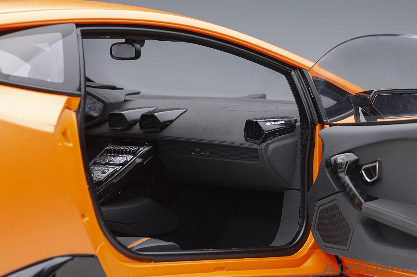 AutoArt 1:12 Lamborghini Huracán Performante (Arancio Anthaeus)