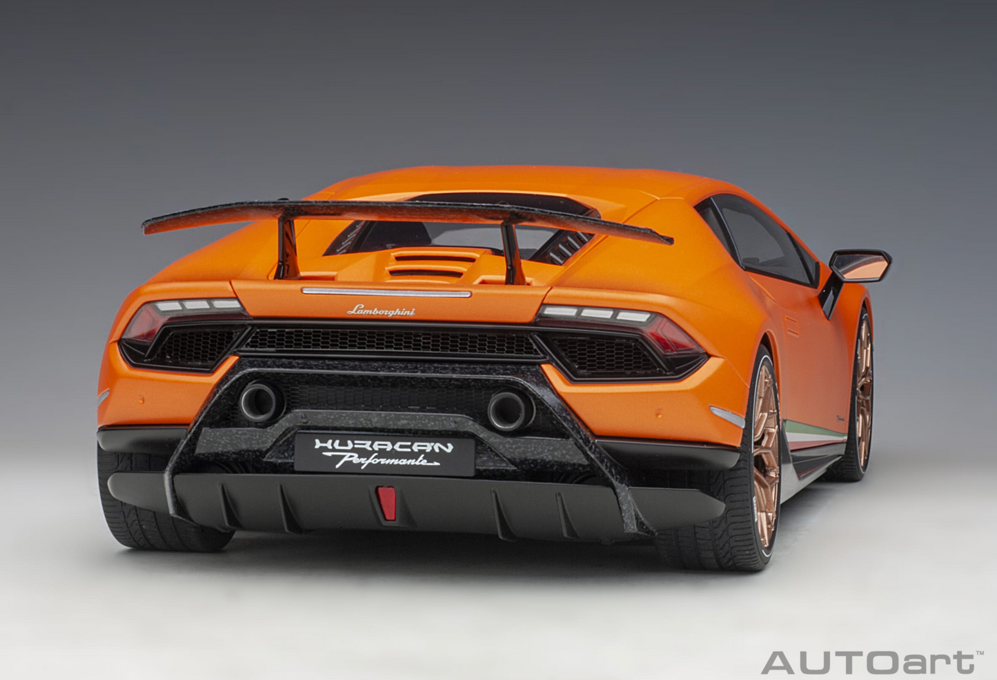 AutoArt 1:12 Lamborghini Huracán Performante (Arancio Anthaeus)