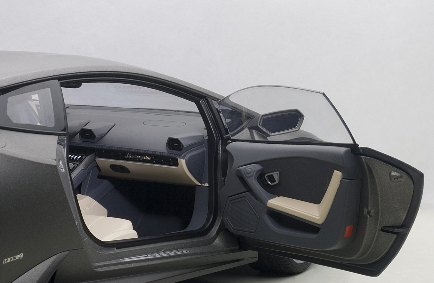 AutoArt 1:12 Lamborghini Huracán LP610-4 (Grigio Titans)