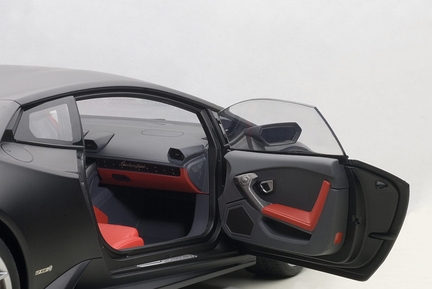 AutoArt 1:12 Lamborghini Huracán LP610-4 (Nero Nemesis)