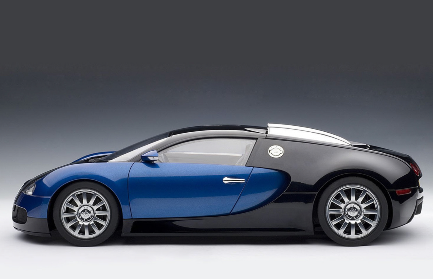 AutoArt 1:12 Bugatti Veyron EB 16.4, Zwart/Blauw metallic