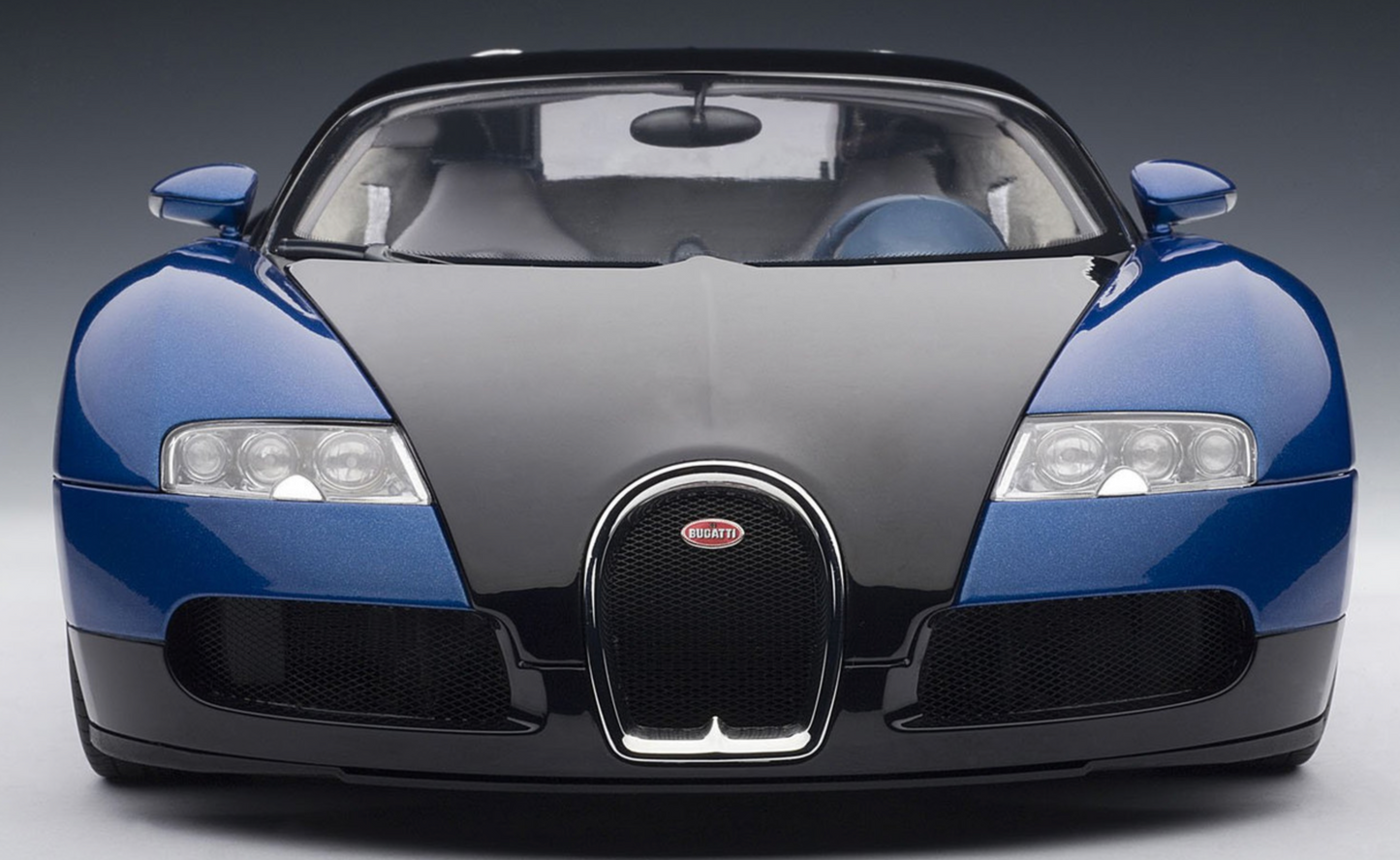AutoArt 1:12 Bugatti Veyron EB 16.4, Zwart/Blauw metallic