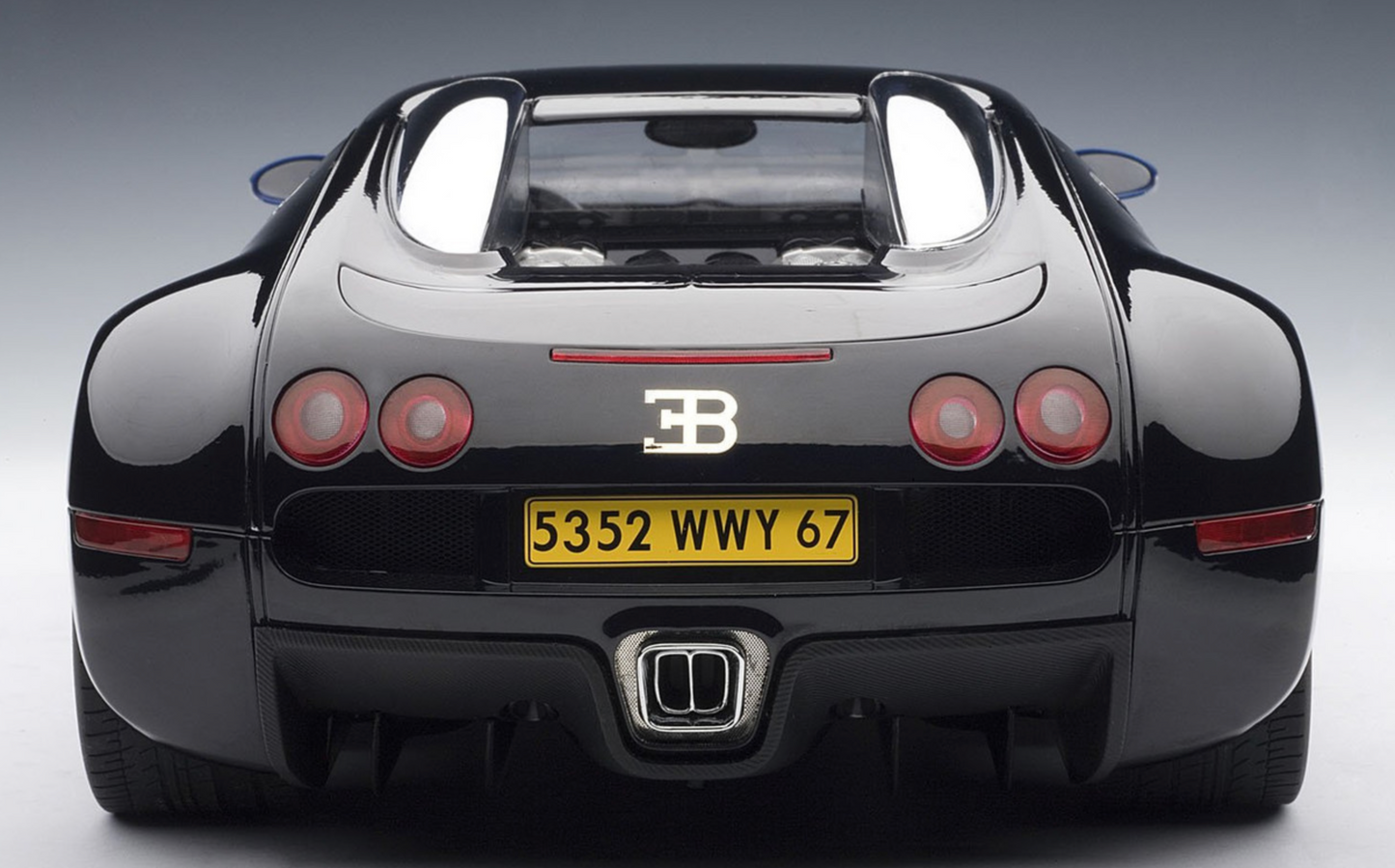 AutoArt 1:12 Bugatti Veyron EB 16.4, Zwart/Blauw metallic