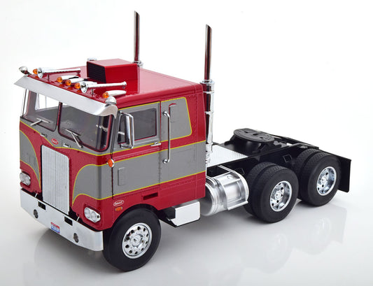 KK-Scale 1:18 - Peterbilt 352 Pacemaker 1977-1979 Rood Metallic / Zilver