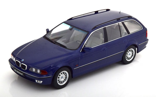 KK-Scale 1:18 - BMW 520i E39 Touring 1997 Blauw Metallic