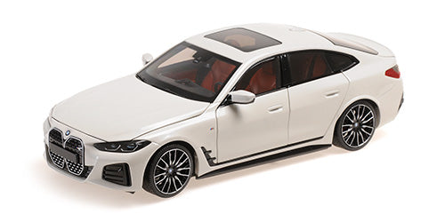 Minichamps 1:18 - BMW i4 M50  2022  WHITE METALLIC