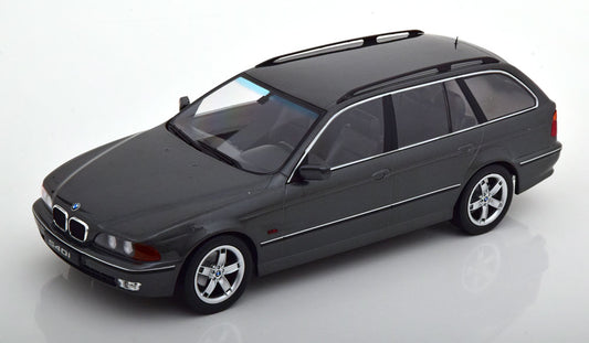 KK-Scale 1:18 - BMW 520i E39 Touring 1997 Grijs Metallic